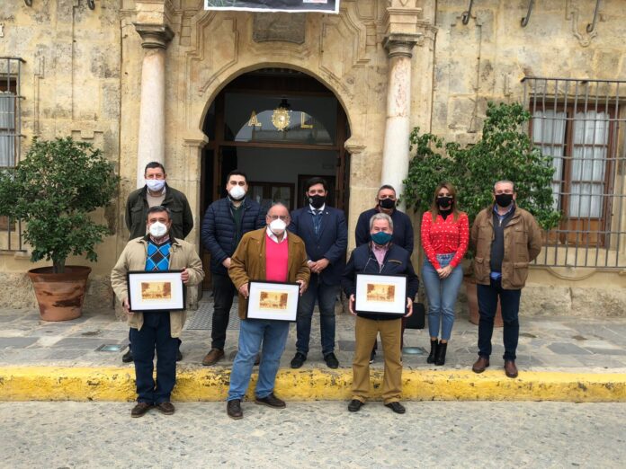 IMG-20201223-WA0014 Reconocimiento oficial a los trabajadores municipales que se han jubilado durante 2020, en un acto que ha sido presidido por el alcalde de Lora del Río, Antonio Miguel Enamorado, y el concejal-delegado de Personal, Eloy Tarno, y ha contado con la presencia de los concejales Francisco Carrasco, Sandra Pérez Mateo, Miguel Angel Rosa y Miguel Ángel Nogales