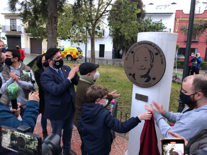 El loreño José Antonio García Muñoz ‘Muñoles’ ya cuenta con una placa en la Plaza Patronato ‘D. Juan Coca’