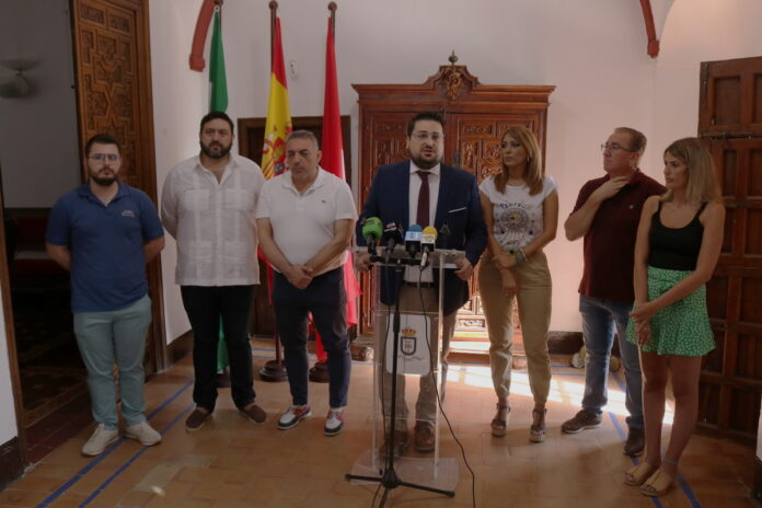 Presentación oficial del nuevo equipo de Gobierno municipal del Ayuntamiento de Lora del Río