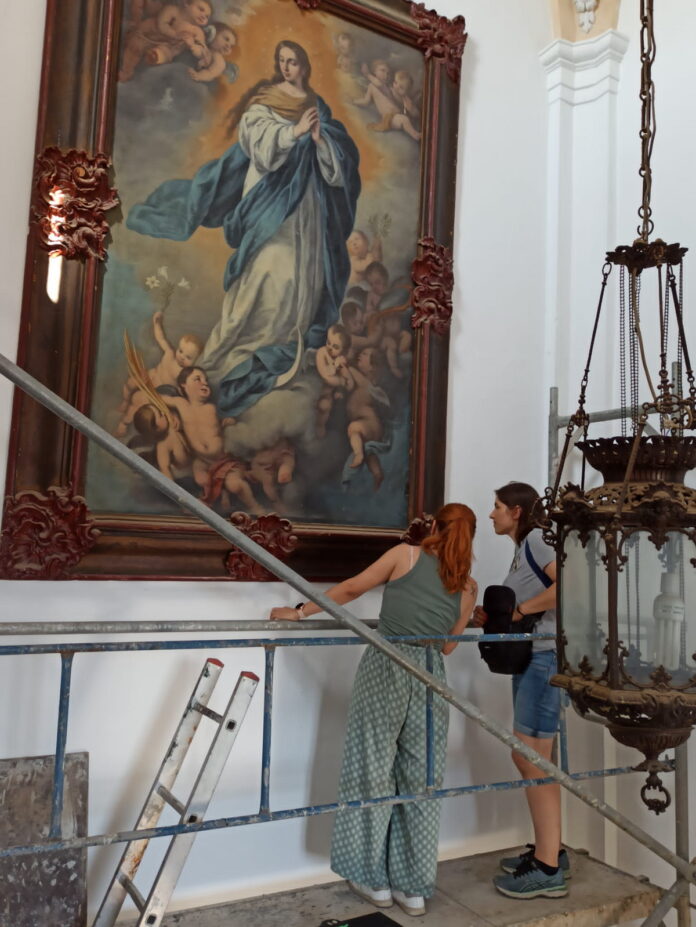 El Ayuntamiento de Lora del Río incluirá la restauración del cuadro de la Inmaculada Concepción (siglo XVIII) de las Casas Consistoriales en un programa de conservación del 'Plan Actúa'