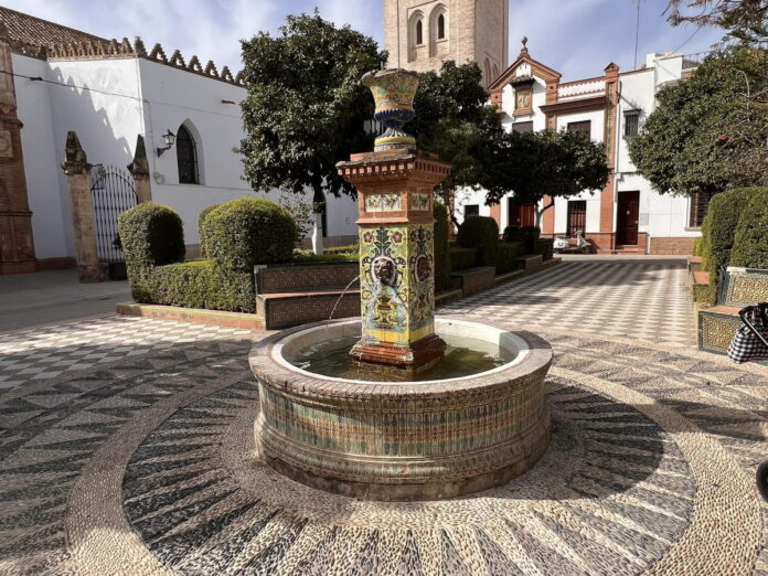 El Ayuntamiento de Lora del Río inicia los trámites para la restauración de la Plaza Setefilla