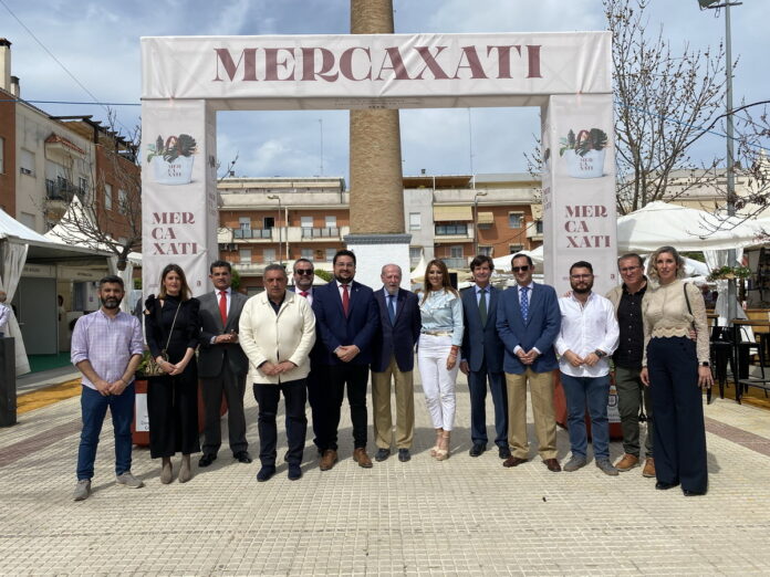 Inauguradas las muestras 'Mercaxati' y 'Con Sabor a Lora' en la Plaza Industrial Benito Villamarín de Lora del Río