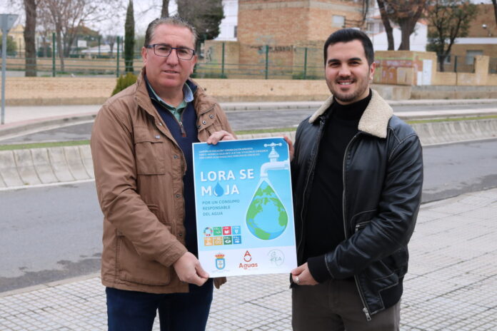 La campaña 'Lora se moja' pretende concienciar a la población de Lora del Río sobre el consumo racional y responsable de agua potable