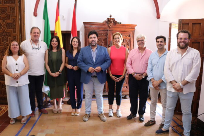 Presentado el nuevo equipo de Gobierno municipal de Lora del Río, encabezado por el alcalde Antonio Miguel Enamorado