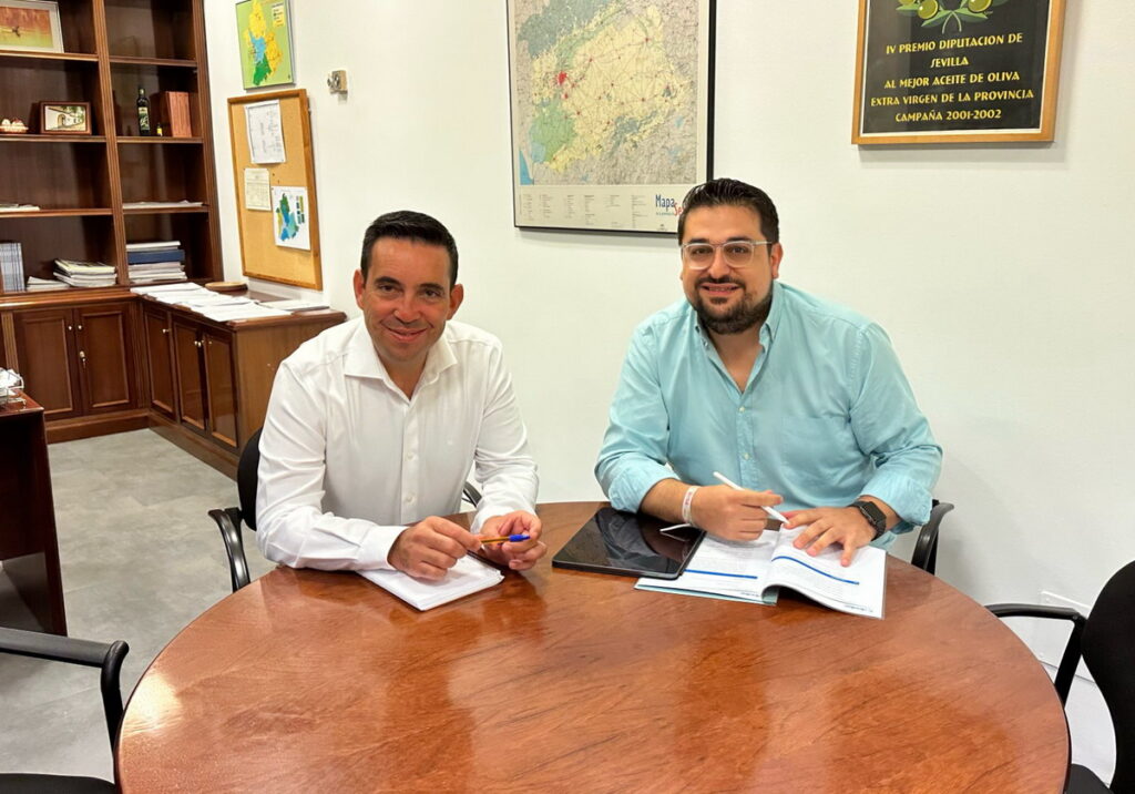 Fran Carrasco se reúne de urgencia con el Diputado Gonzalo Domínguez para tratar el grave problema de turbidez en el agua de Lora del Río